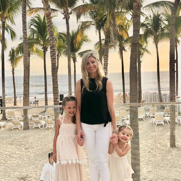 Meet your Posher, Janelle - Picture 1 of 1